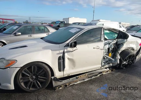 2010 Jaguar Xf Xfr z USA, uszkodzony, nr VIN SAJWA0JC1AMR53957